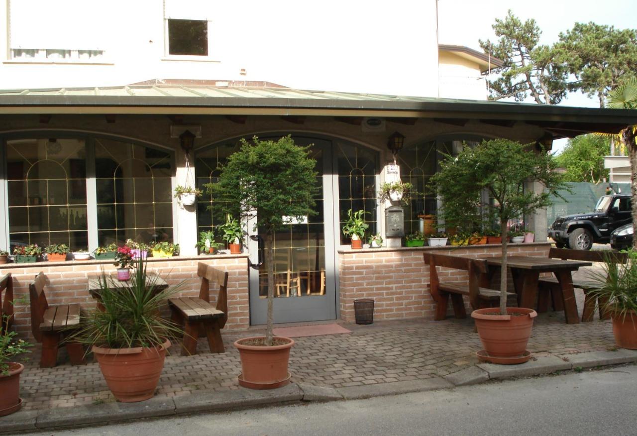 La Quercia Hotel Lignano Sabbiadoro Eksteriør billede