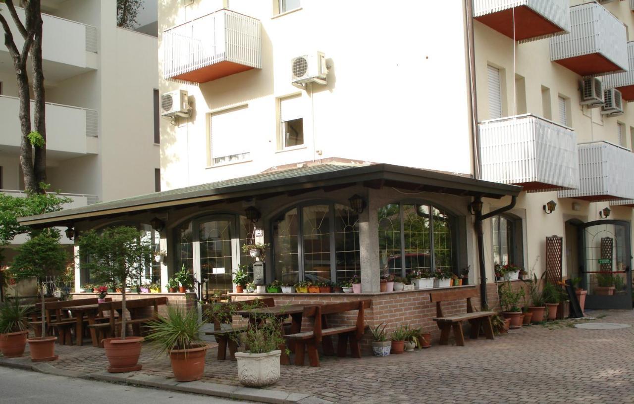 La Quercia Hotel Lignano Sabbiadoro Eksteriør billede