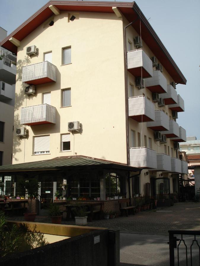 La Quercia Hotel Lignano Sabbiadoro Eksteriør billede